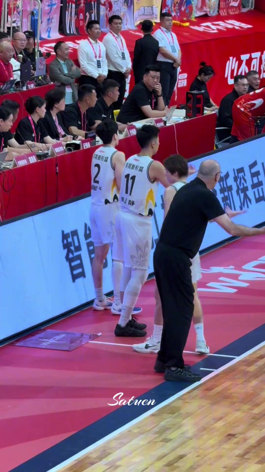 無奈的一家三口！絕望的教練，氣瘋了的皮總！