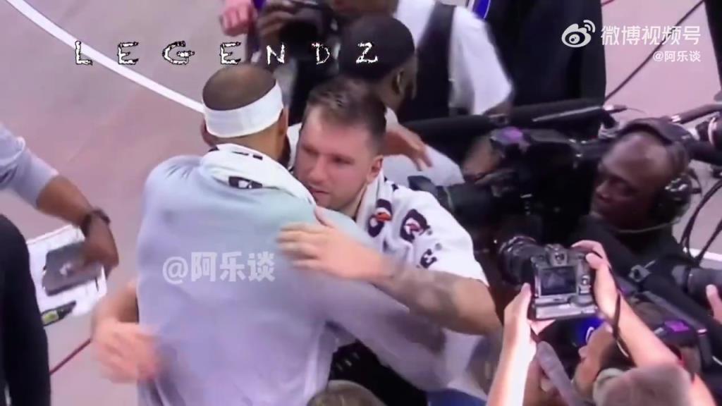 違規(guī)招募東契奇賽后與加福德悄悄話：我們會再度一起打球的