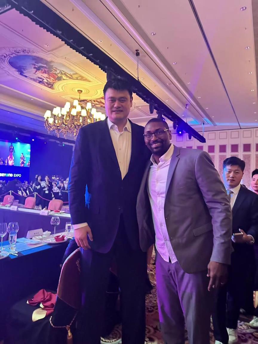 阿泰斯特曬與姚明合照：這是我最喜歡的隊(duì)友 姚?。?>
                                <div   id=