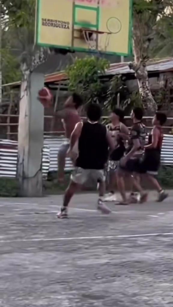 我都準(zhǔn)備好嘲笑他了，結(jié)果被他帥到了