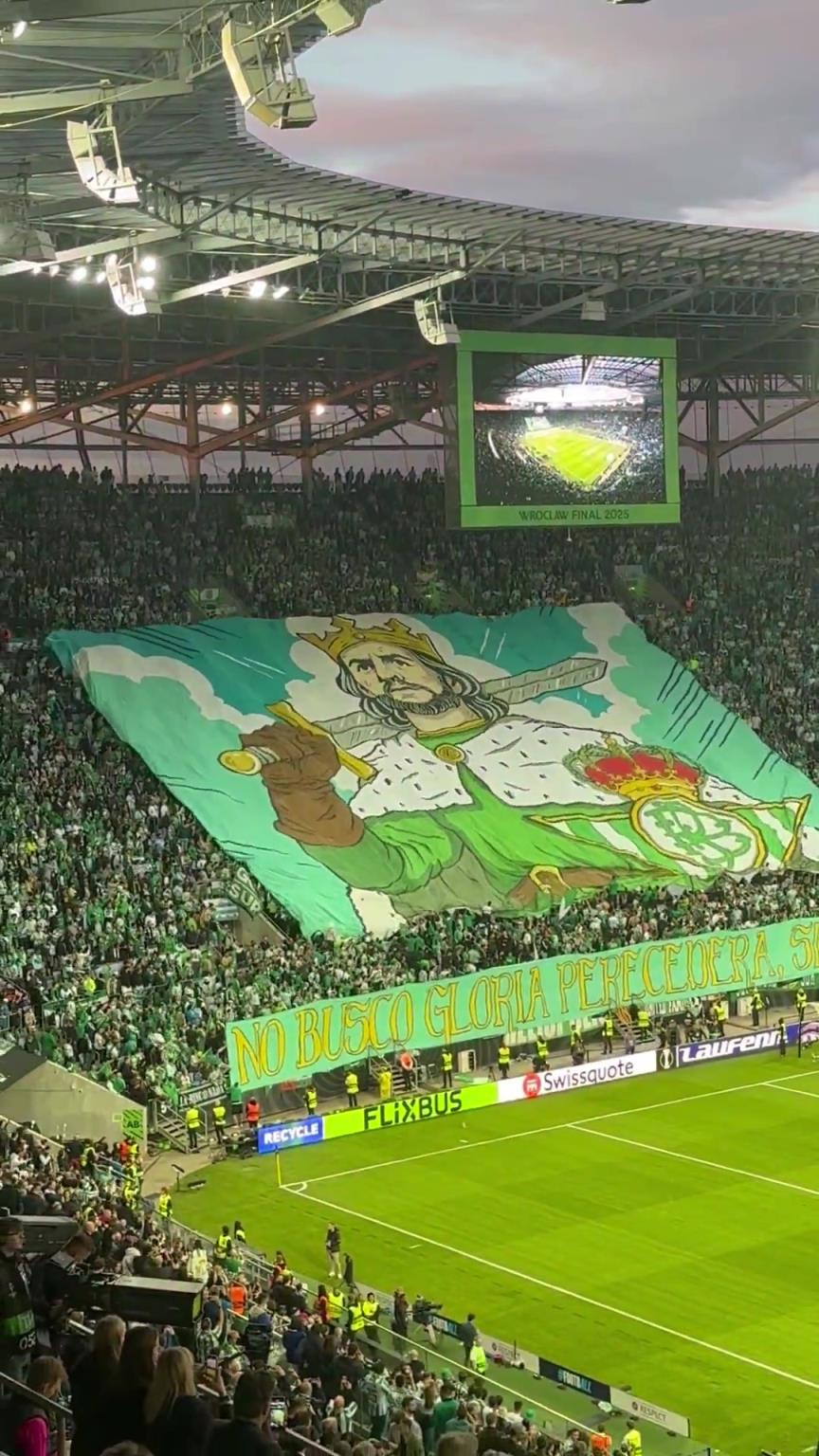 沖擊獎杯！貝蒂斯球迷這巨型Tifo太有氣勢了