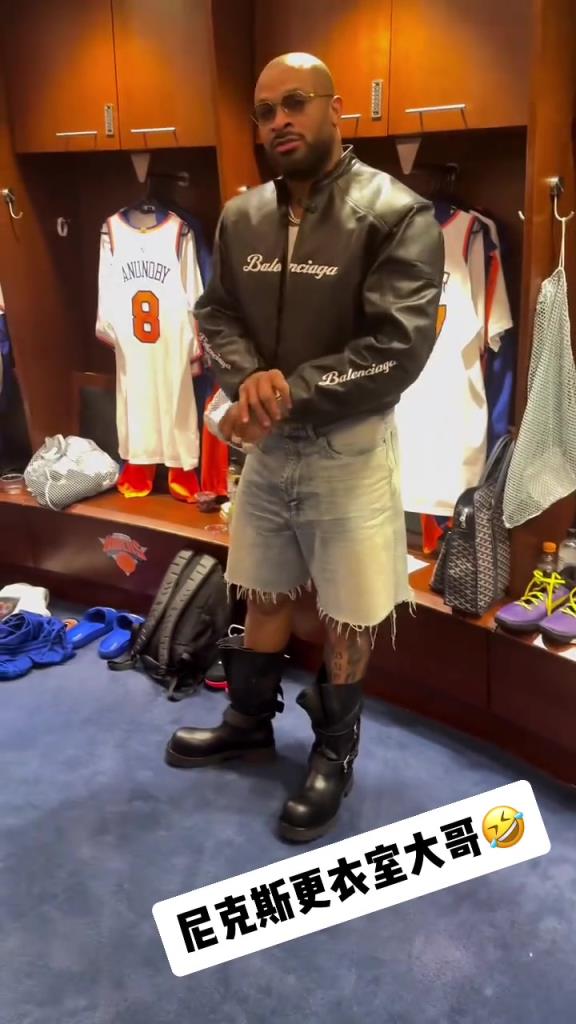 這身就有點看不懂了！“鞋王”塔克今日上腳大頭皮靴