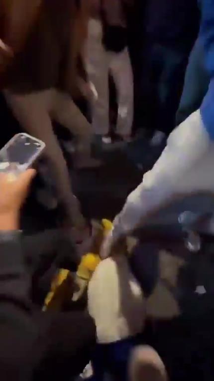 驚！尼克斯大勝步行者后，哈利伯頓遭主場球迷群毆