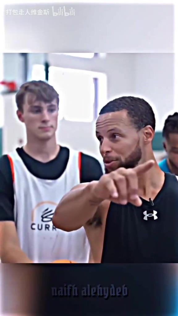 庫里：其實(shí)這個(gè)暴扣是我教的！當(dāng)弗拉格出現(xiàn)在庫里的訓(xùn)練營！