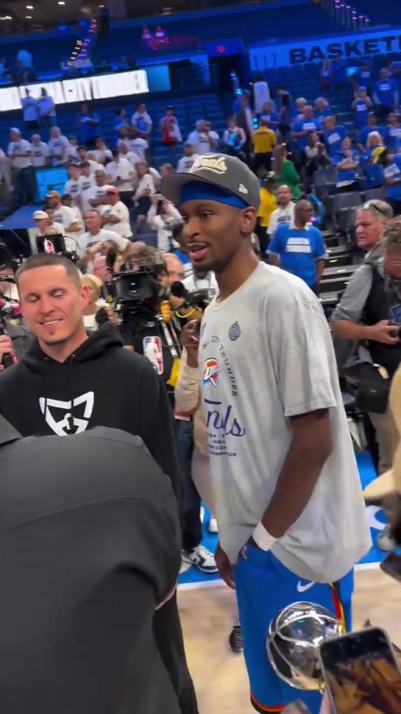 道理我都懂，但是為什么亞歷山大拿到MVP之后要掏襠